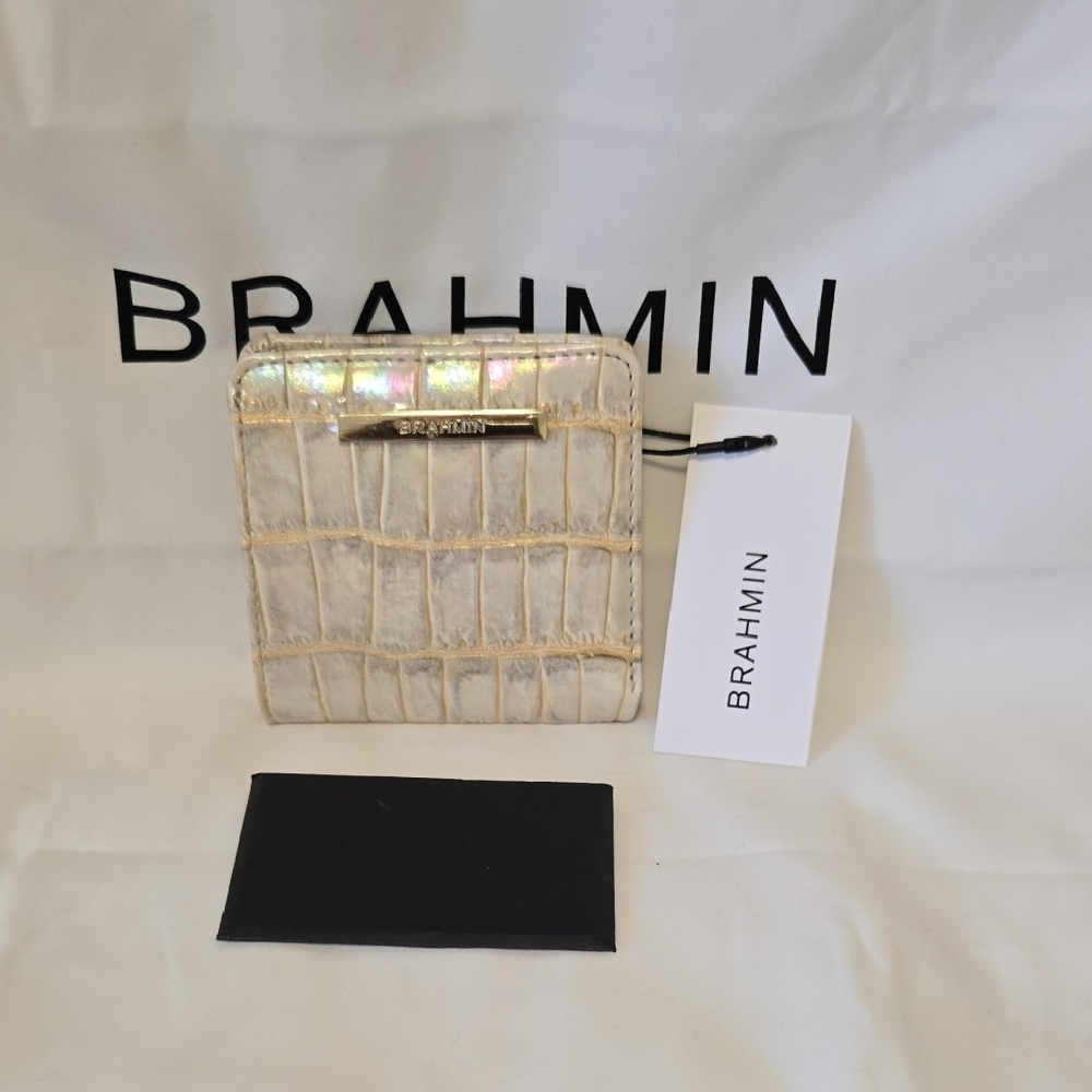 Brahmin Jane Wallet in Tiramisu Manava Iridescent pearly leather. NWT